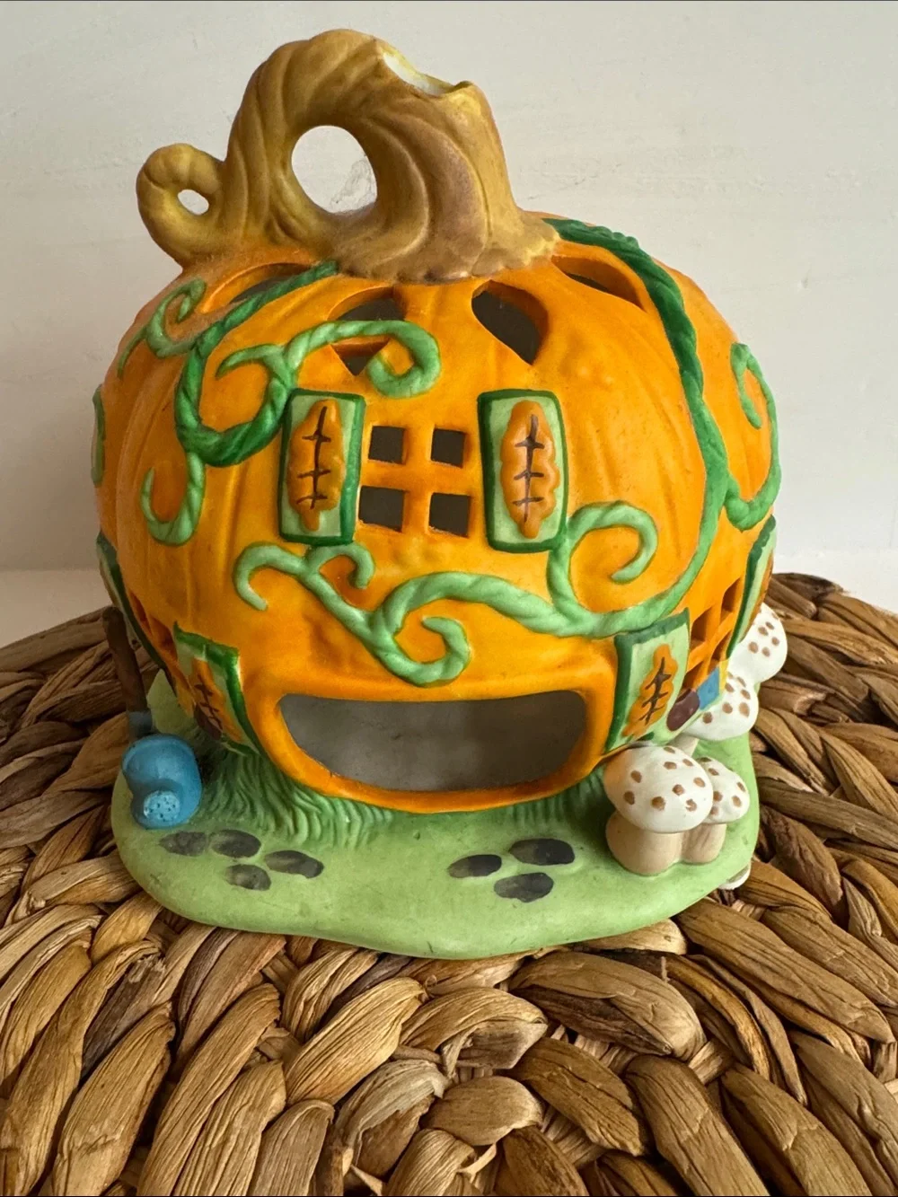 Vintage PartyLite Hand-Painted Ceramic Pumpkin Patch tea light.Orange + Green.